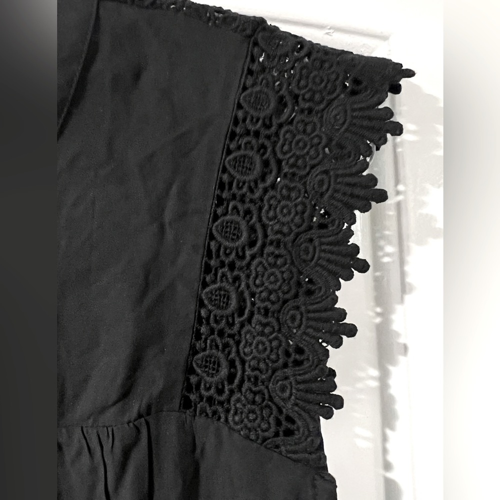 DR2 Lace Detail Black Tank Blouse 🖤 - Picture 2 of 6